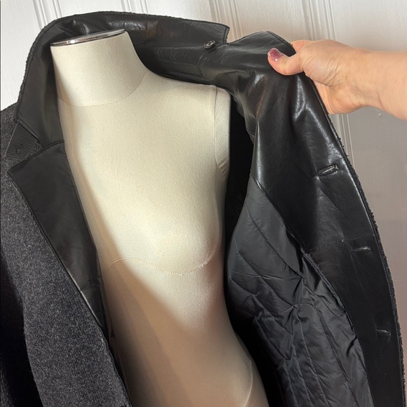 🖤 M0851 Wool Blend & Leather Coat – Made in Canada - Size Medium - Picture 10 of 12